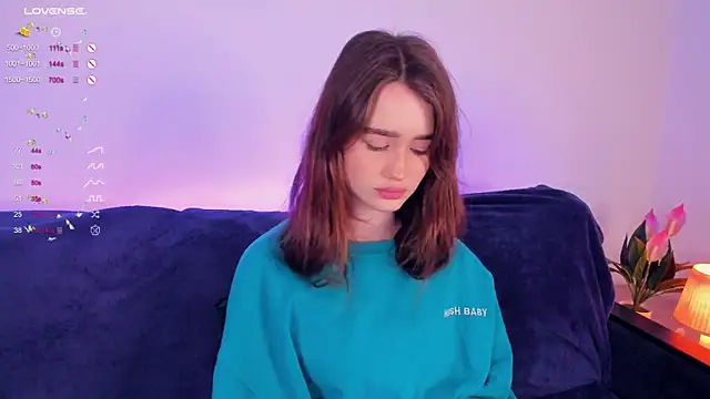 lovelyalivia online show from October 5, 9:33 am