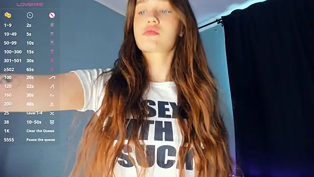 lovelyalivia online show from April 10, 8:32 am