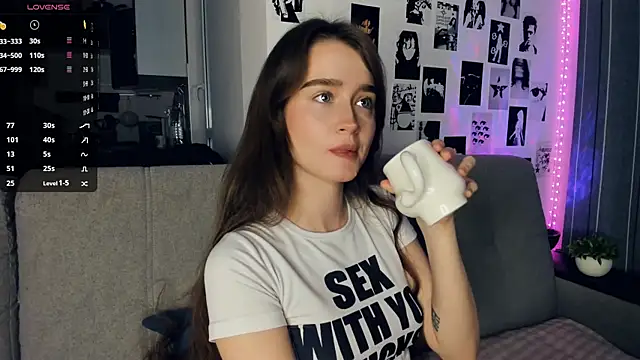 lovelyalivia online show from November 27, 9:21 am