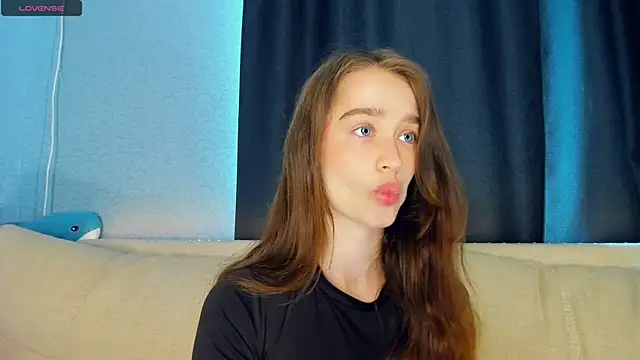 lovelyalivia online show from May 12, 8:43 am