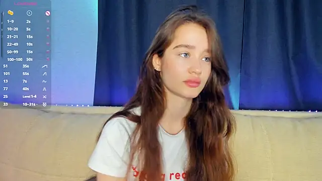 lovelyalivia online show from April 19, 7:09 am