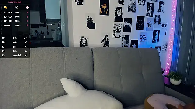 lovelyalivia online show from November 6, 9:24 am