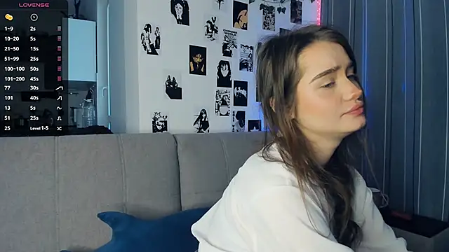 lovelyalivia online show from November 5, 10:07 am