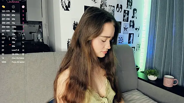 lovelyalivia online show from November 18, 9:23 am