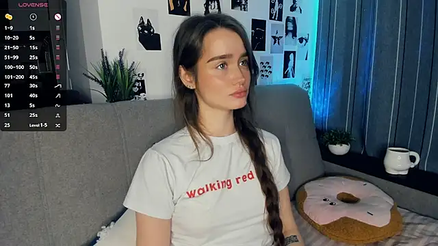 lovelyalivia online show from October 22, 9:31 am