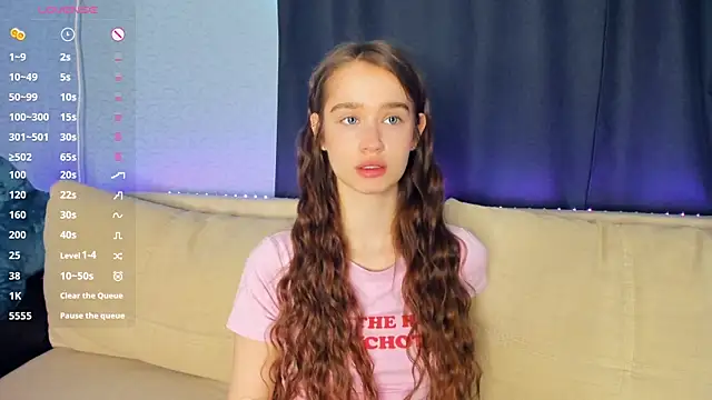 lovelyalivia online show from April 8, 8:05 am