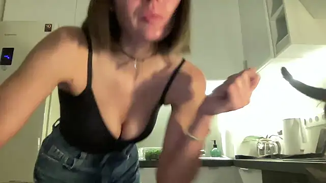 Snapshot of Gidelii chatting on October 25, 1:01 pm Gidelii online show from October 25, 1:01 pm