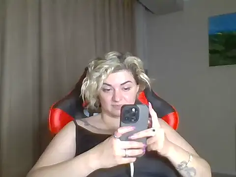 Snapshot of Wymini chatting on September 17, 8:11 pm Wymini online show from September 17, 8:11 pm