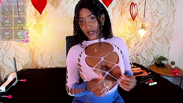 Snapshot of NAOMY_COOPER chatting on June 12, 8:39 pm NAOMY COOPER online show from June 12, 8:39 pm