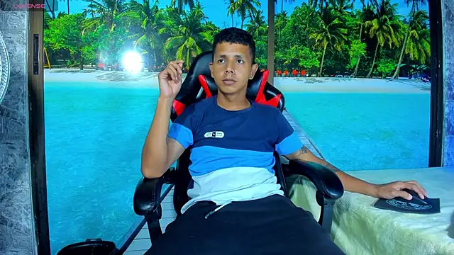 Snapshot of BigMonstercoks69 chatting on September 25, 2:06 am BigMonstercoks69 online show from September 25, 2:06 am