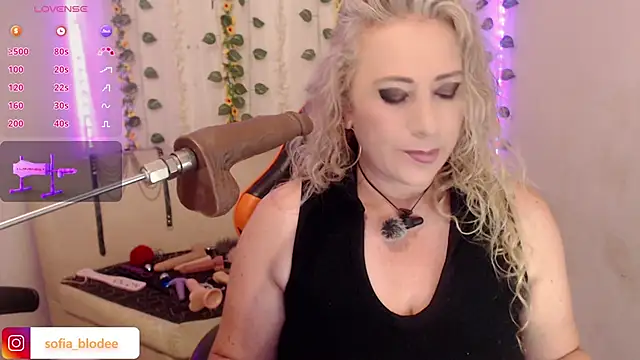 sofiacurvy 45 online show from May 20, 9:01 pm