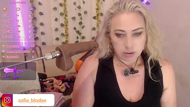 sofiacurvy 45 online show from May 27, 1:57 am