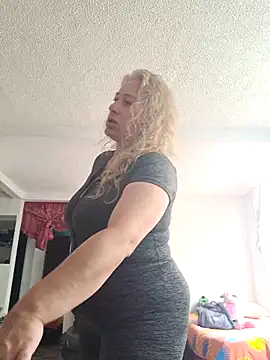 sofiacurvy 45 online show from December 5, 6:39 pm