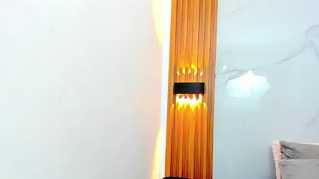 Snapshot of IsabellaMonet chatting on December 16, 11:03 am IsabellaMonet online show from December 16, 11:03 am