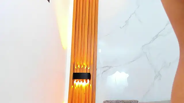 Snapshot of IsabellaMonet chatting on November 24, 11:21 am IsabellaMonet online show from November 24, 11:21 am