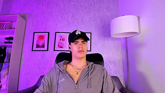 Snapshot of BenitoSaenz chatting on November 3, 12:09 pm BenitoSaenz online show from November 3, 12:09 pm