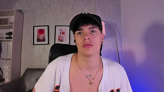 Snapshot of BenitoSaenz chatting on November 9, 11:47 am BenitoSaenz online show from November 9, 11:47 am