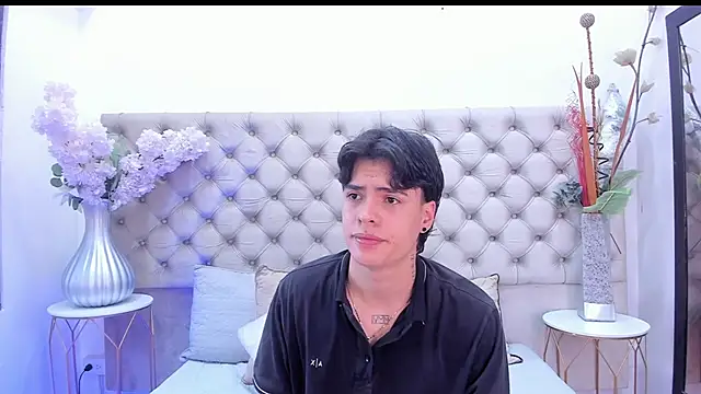 Snapshot of BenitoSaenz chatting on November 19, 11:54 am BenitoSaenz online show from November 19, 11:54 am