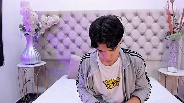 Snapshot of BenitoSaenz chatting on November 26, 11:54 am BenitoSaenz online show from November 26, 11:54 am