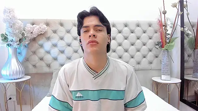 Snapshot of BenitoSaenz chatting on November 25, 12:05 pm BenitoSaenz online show from November 25, 12:05 pm