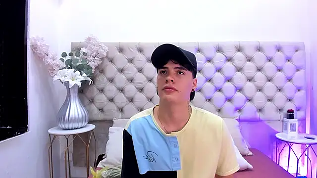 Snapshot of BenitoSaenz chatting on October 21, 3:39 am BenitoSaenz online show from October 21, 3:39 am