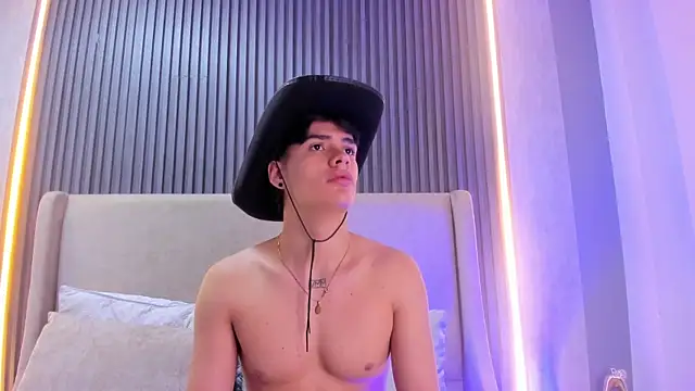 Snapshot of BenitoSaenz chatting on November 10, 11:59 am BenitoSaenz online show from November 10, 11:59 am