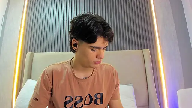 Snapshot of BenitoSaenz chatting on November 11, 10:54 am BenitoSaenz online show from November 11, 10:54 am