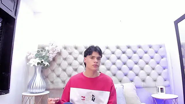 Snapshot of BenitoSaenz chatting on November 6, 11:03 am BenitoSaenz online show from November 6, 11:03 am