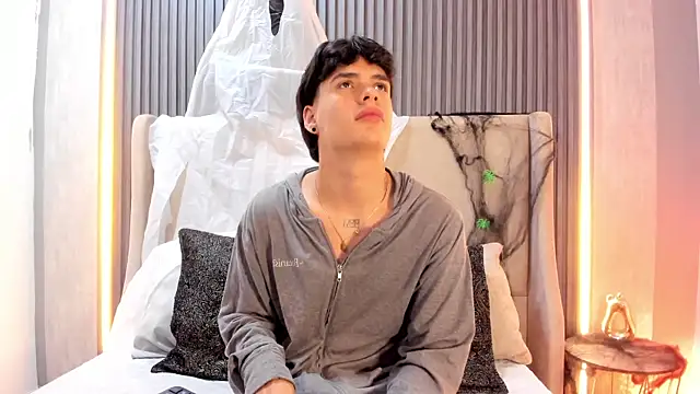 Snapshot of BenitoSaenz chatting on October 22, 3:39 am BenitoSaenz online show from October 22, 3:39 am