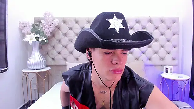 Snapshot of BenitoSaenz chatting on October 31, 12:13 pm BenitoSaenz online show from October 31, 12:13 pm