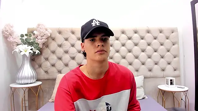 Snapshot of BenitoSaenz chatting on October 30, 11:52 am BenitoSaenz online show from October 30, 11:52 am