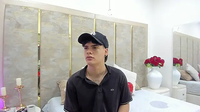 Snapshot of BenitoSaenz chatting on October 24, 11:31 am BenitoSaenz online show from October 24, 11:31 am