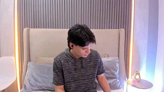 Snapshot of BenitoSaenz chatting on November 20, 11:55 am BenitoSaenz online show from November 20, 11:55 am