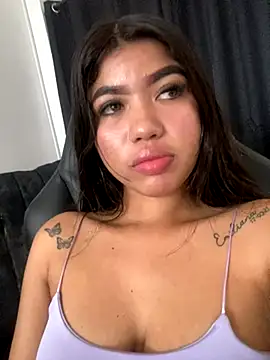 Snapshot of Luna_20x chatting on November 23, 8:41 pm Luna 20x online show from November 23, 8:41 pm