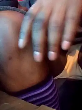 Snapshot of OnlyMoneyIwanT chatting on October 25, 2:28 pm OnlyMoneyIwanT online show from October 25, 2:28 pm