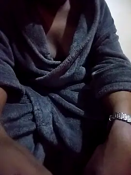 OnlyMoneyIwanT online show from April 18, 2:58 am