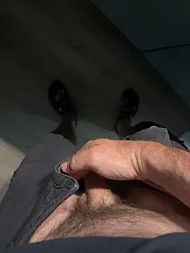 Snapshot of leroy9501 chatting on May 31, 3:12 am leroy9501 online show from May 31, 3:12 am