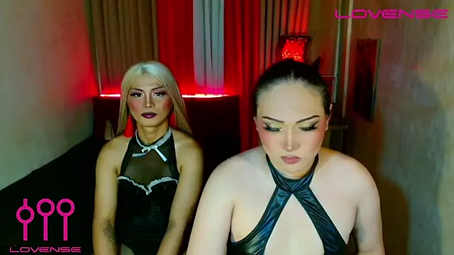 Snapshot of LillyLoveYou chatting on July 6, 1:40 pm LillyLoveYou online show from July 6, 1:40 pm