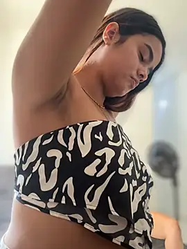 Kaily Sweet16 online show from March 26, 7:45 pm