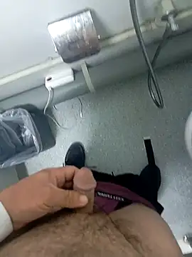 Snapshot of hassan8111 chatting on March 1, 8:53 pm hassan8111 online show from March 1, 8:53 pm