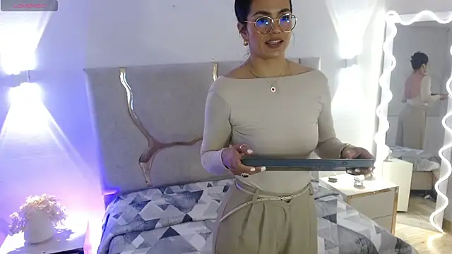 Rosalind tay online show from October 20, 11:00 am