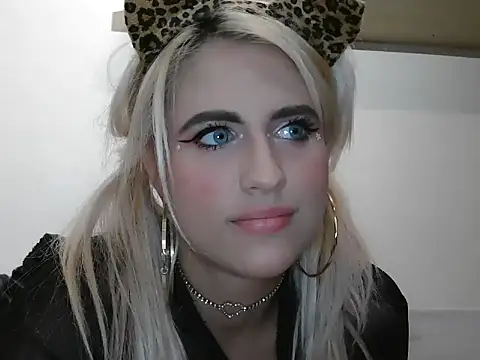 Lolalolypop online show from November 23, 6:40 pm