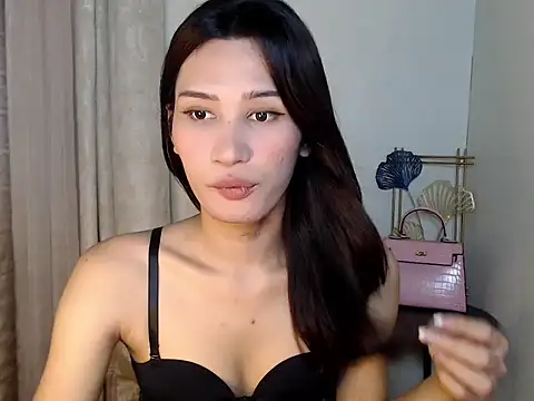 Snapshot of SerenaCortesi chatting on December 15, 6:58 pm SerenaCortesi online show from December 15, 6:58 pm