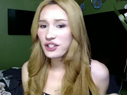 Snapshot of SerenaCortesi chatting on September 15, 11:21 am SerenaCortesi online show from September 15, 11:21 am
