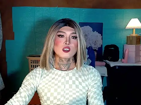 Snapshot of kimmy_slut chatting on October 10, 1:17 am kimmy slut online show from October 10, 1:17 am