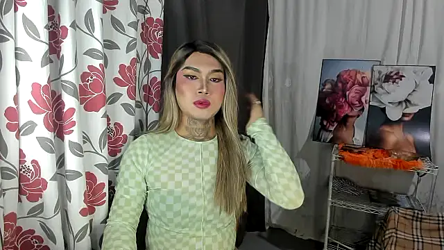 Snapshot of kimmy_slut chatting on October 6, 10:43 pm kimmy slut online show from October 6, 10:43 pm