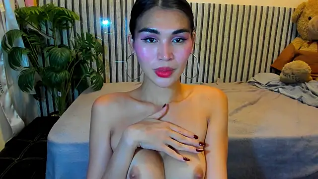 Snapshot of Ms_Monica chatting on May 11, 3:18 pm Ms Monica online show from May 11, 3:18 pm