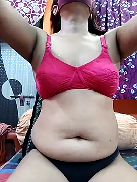 Hotpuja25 online show from May 17, 4:56 am