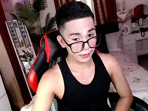 Snapshot of drinkmycumx chatting on January 19, 5:33 am drinkmycumx online show from January 19, 5:33 am