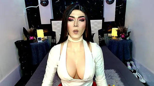 Snapshot of TatianaWil chatting on February 9, 7:39 am TatianaWil online show from February 9, 7:39 am